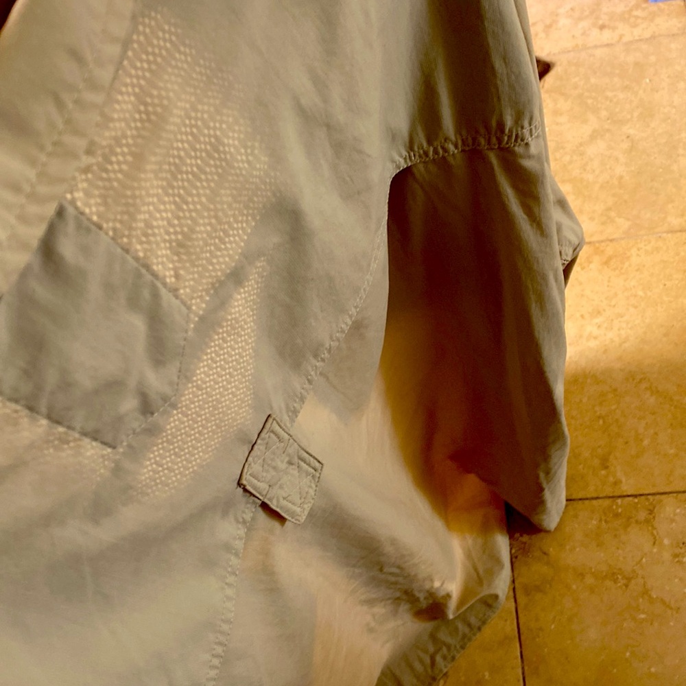 REI button down Mens khaki shirt venting/under arms - Picture 6 of 7
